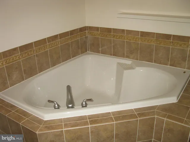 $434,900 | 7120 Silverleaf Oak Road, Unit 228, Elkridge, MD 21075