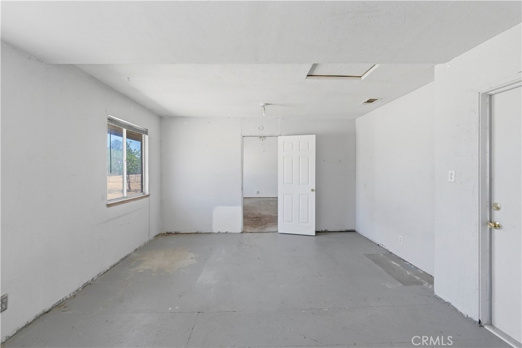 12365 Waynoka Road Apple Valley, CA 92308 - Photo 14 of 36