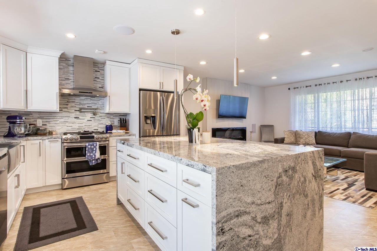 29409 Florabunda Road Canyon Country, CA 91387 - Photo 12 of 27