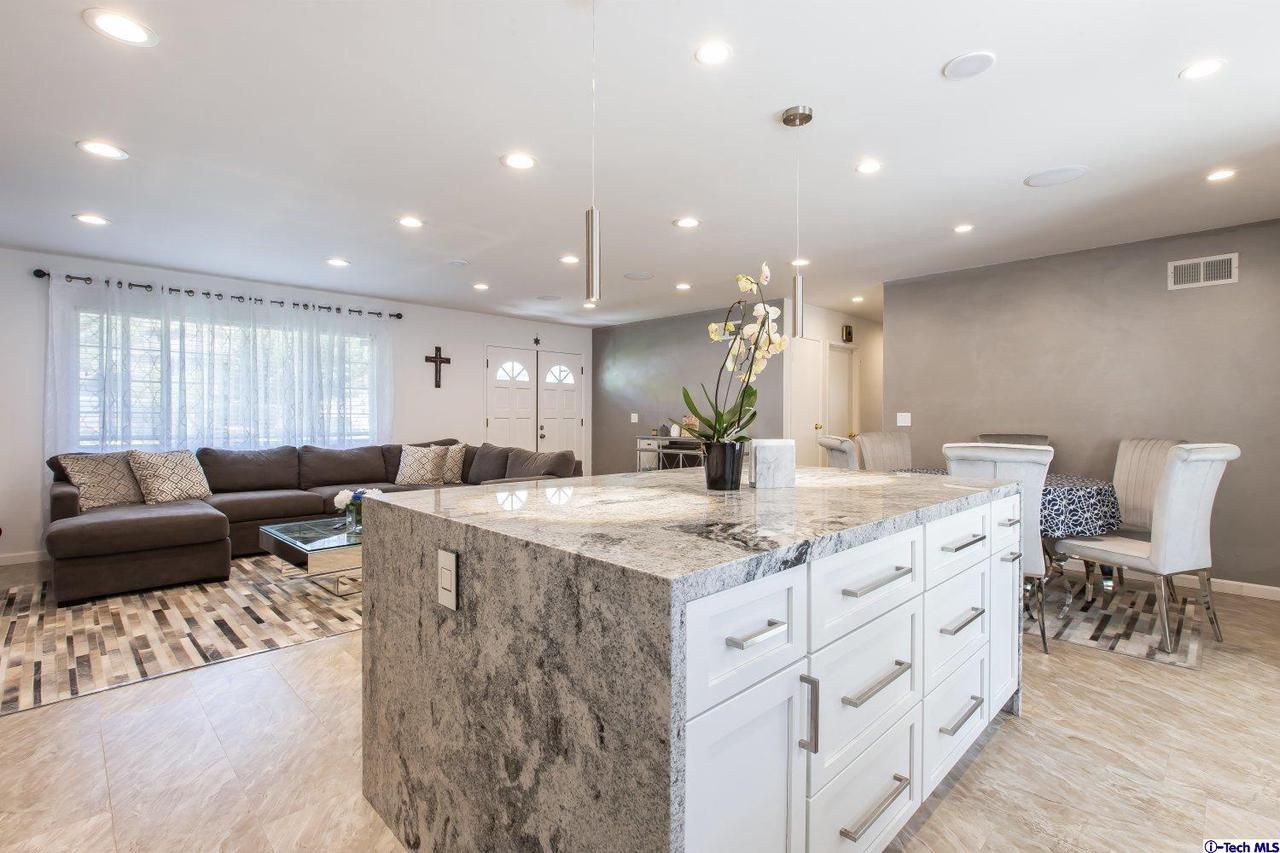 29409 Florabunda Road Canyon Country, CA 91387 - Photo 13 of 27
