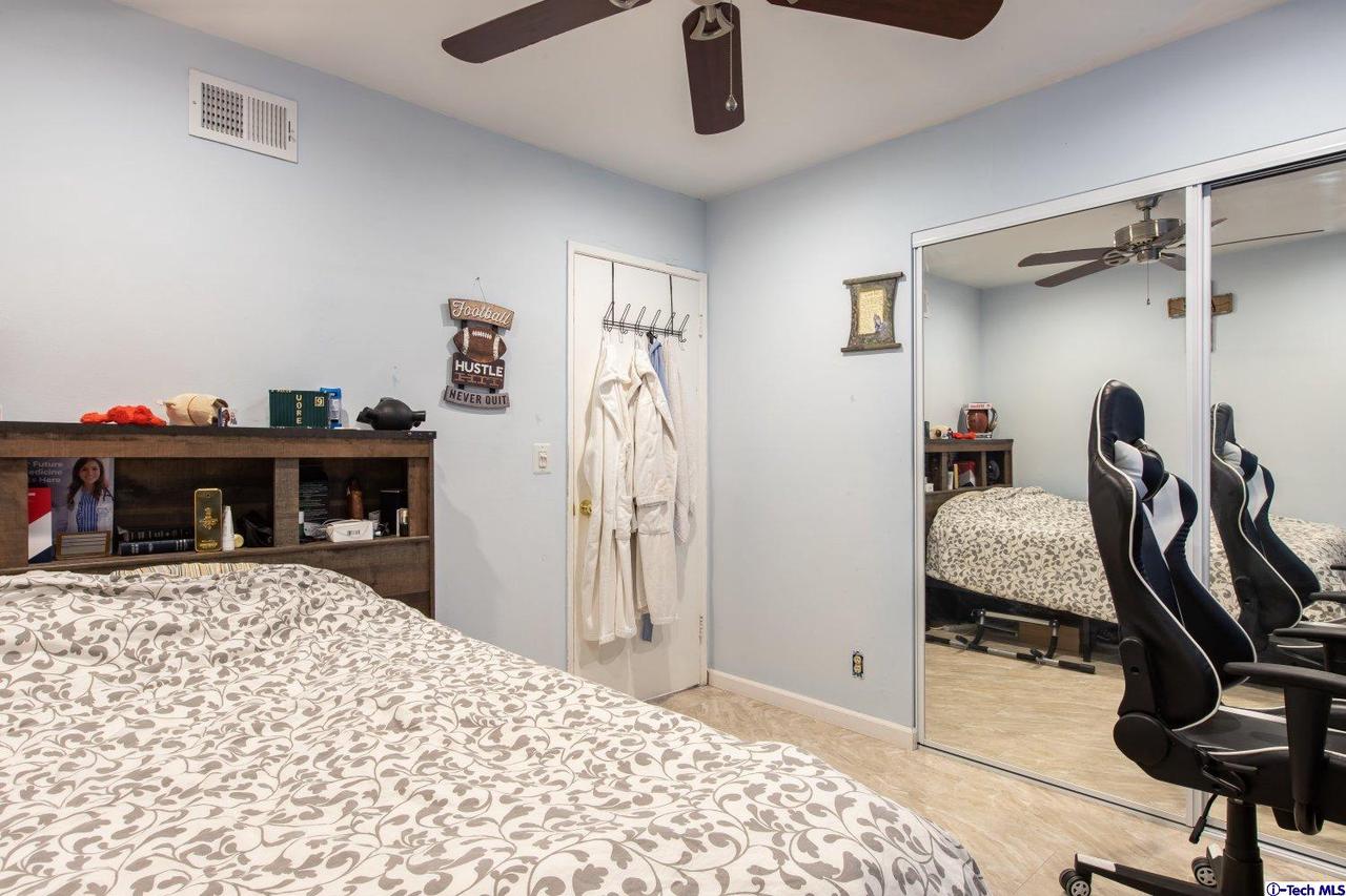 29409 Florabunda Road Canyon Country, CA 91387 - Photo 22 of 27