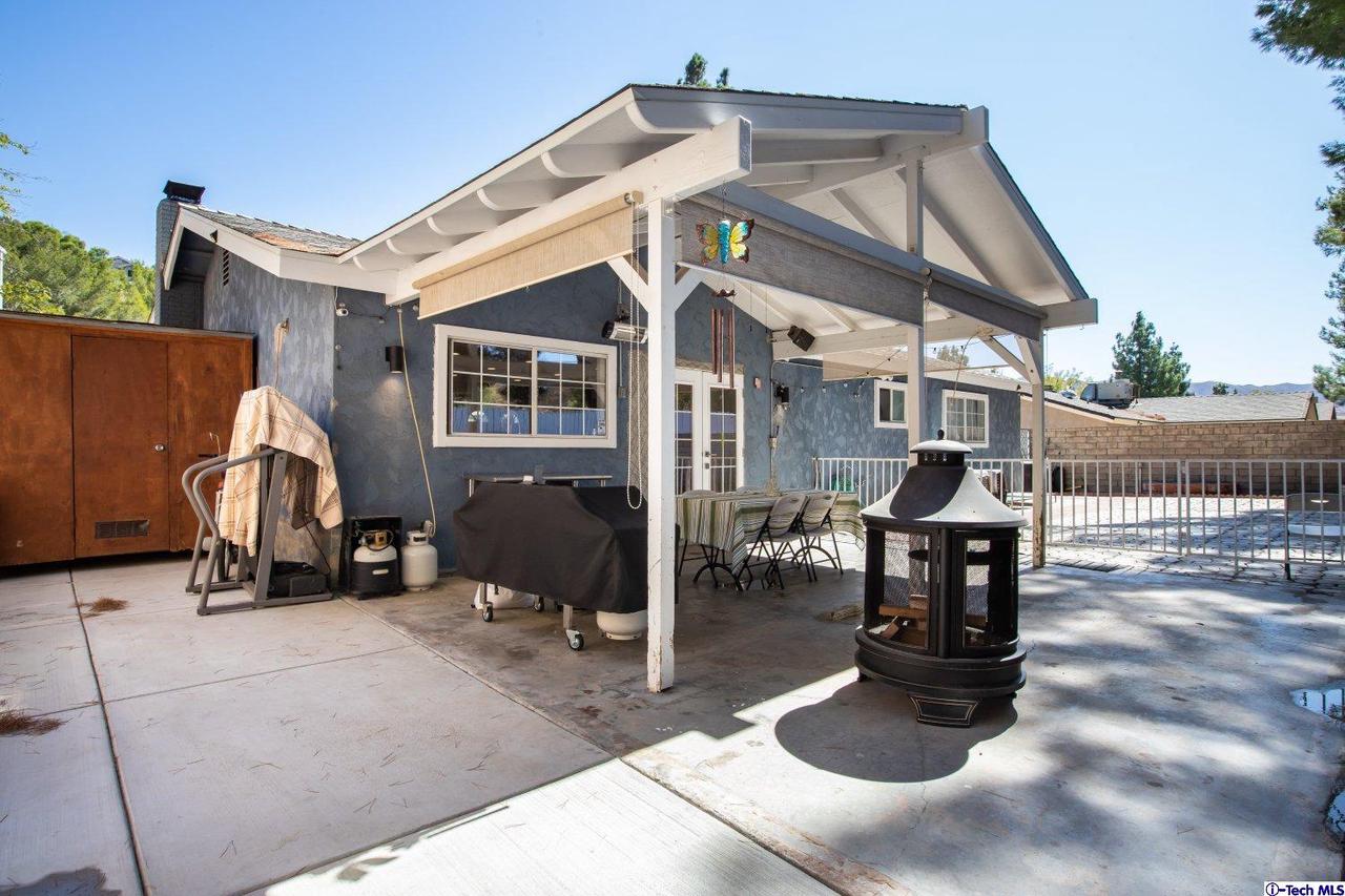 29409 Florabunda Road Canyon Country, CA 91387 - Photo 25 of 27