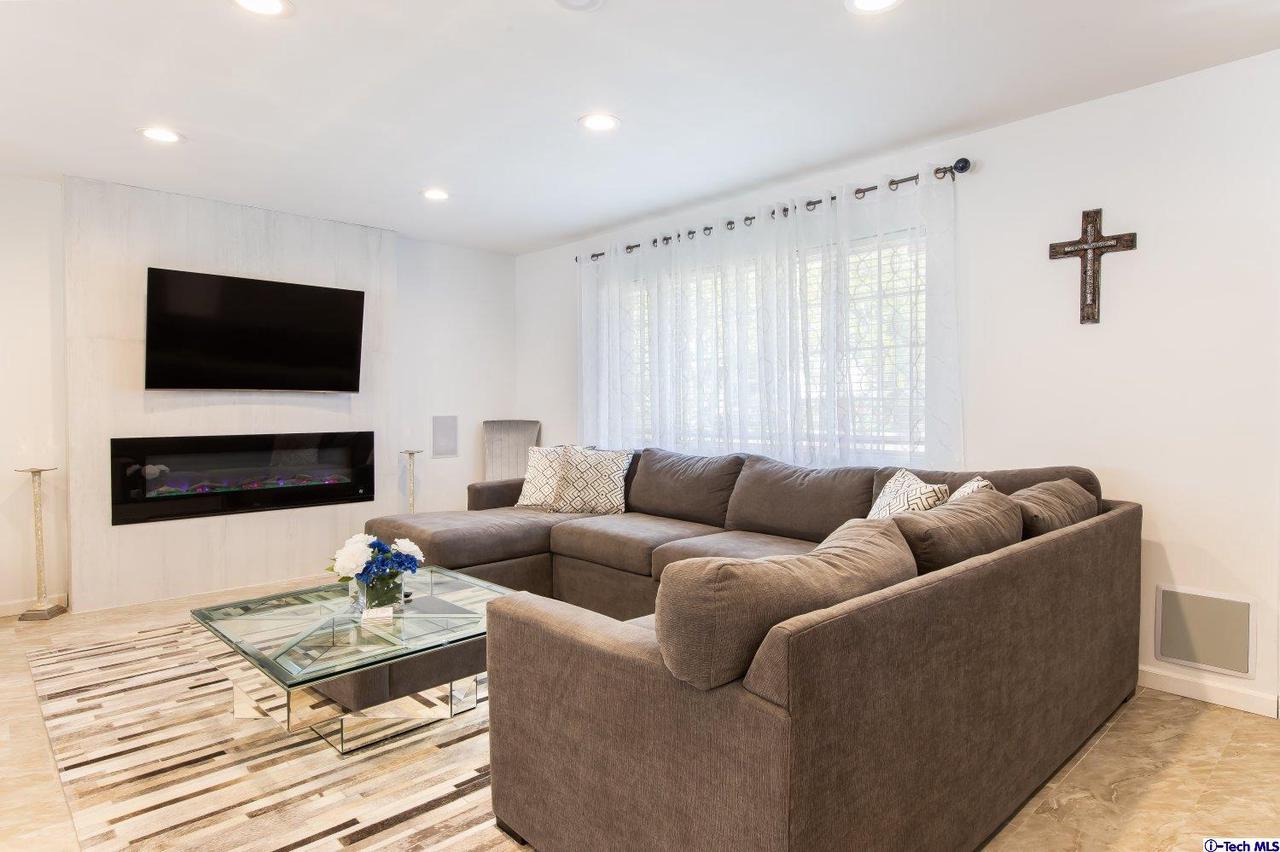 29409 Florabunda Road Canyon Country, CA 91387 - Photo 6 of 27