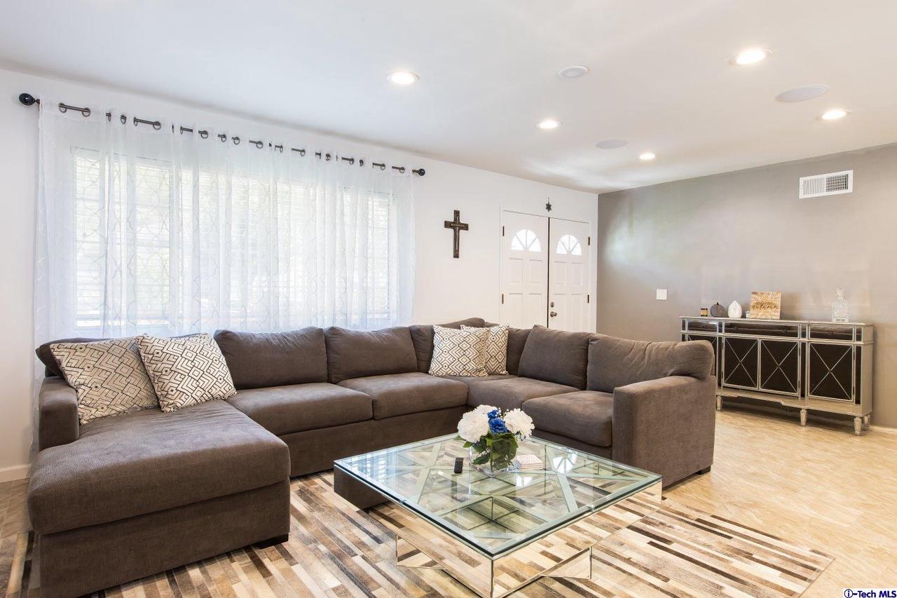 29409 Florabunda Road Canyon Country, CA 91387 - Photo 7 of 27