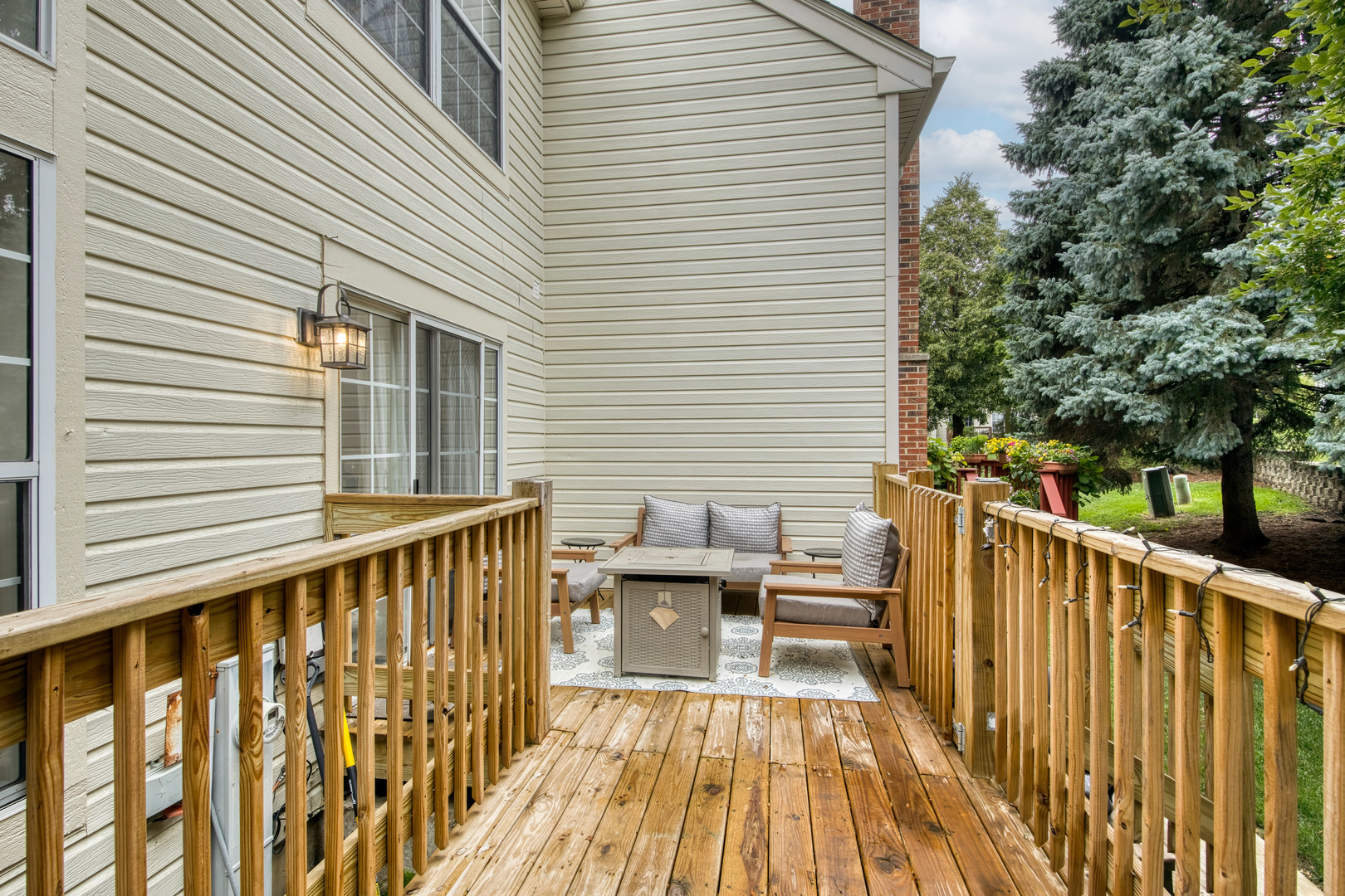 2140 Seaver Lane Hoffman Estates, IL 60169 - Photo 24 of 25 a view of a chair in the balcony