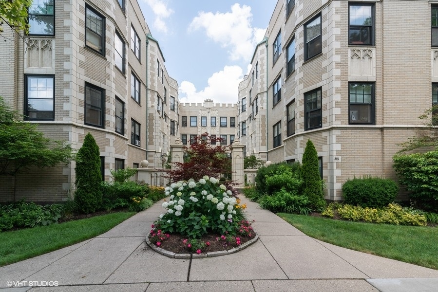 546 Sheridan Road, Unit 3S Evanston, IL 60202 - Photo 1 of 16