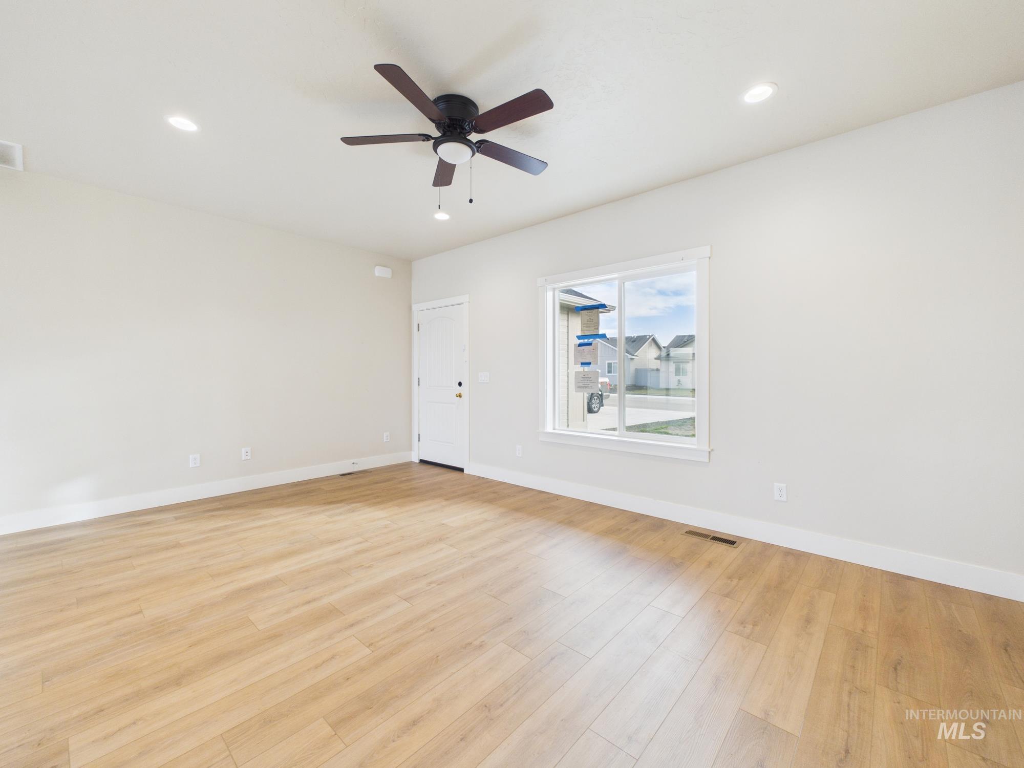 1545 Trail Way Weiser, ID 83672 - Photo 4 of 50 Spare room featuring a ceiling fan, light wood-style flooring, and recessed lighting