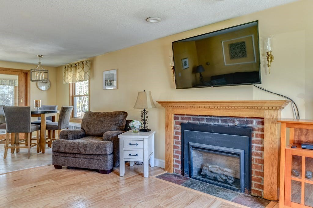 43 Spring Street Medfield, MA 02052 - Photo 4 of 29 Gallery Image 4