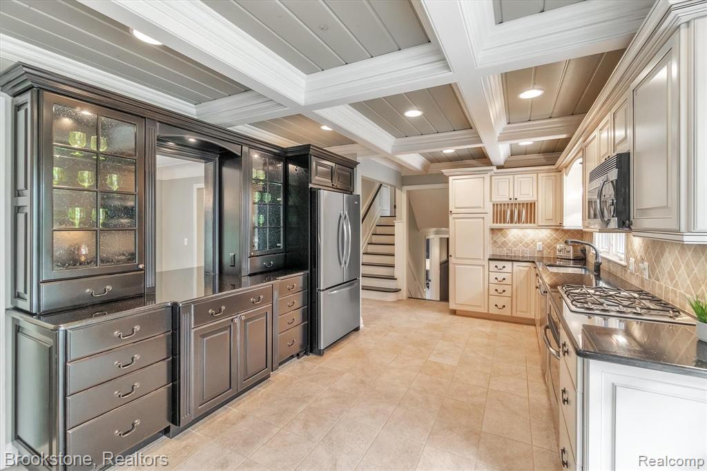 2515 Hickory Lawn Road Rochester Hills, MI 48307 - Photo 7 of 35
