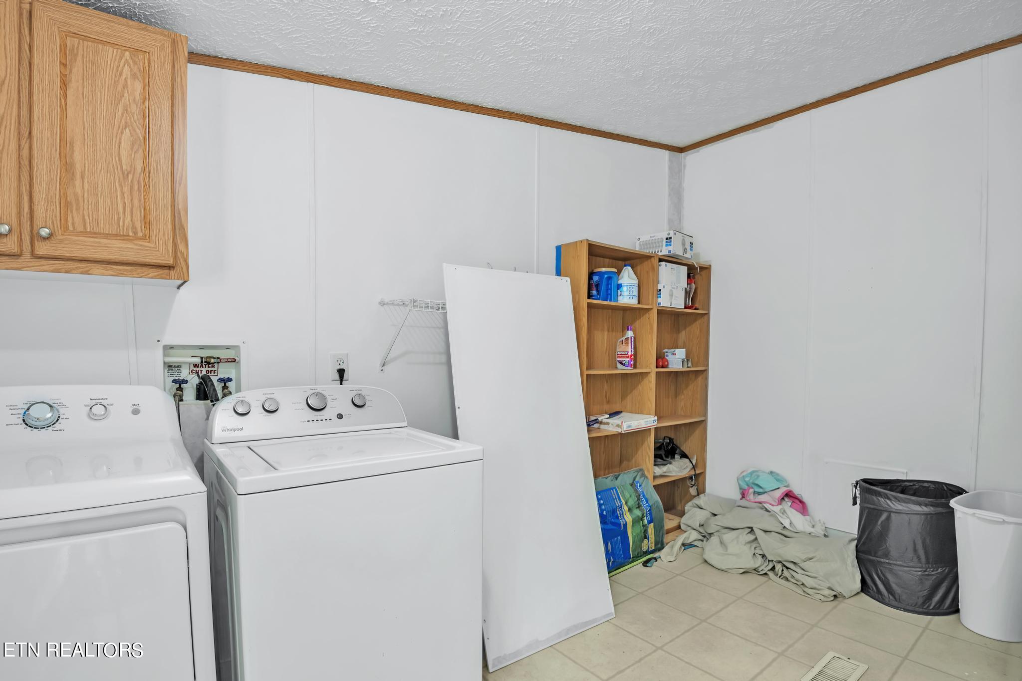 164 Laura Boling Loop Road Strawberry Plains, TN 37871 - Photo 17 of 23 Laundry/Mudroom