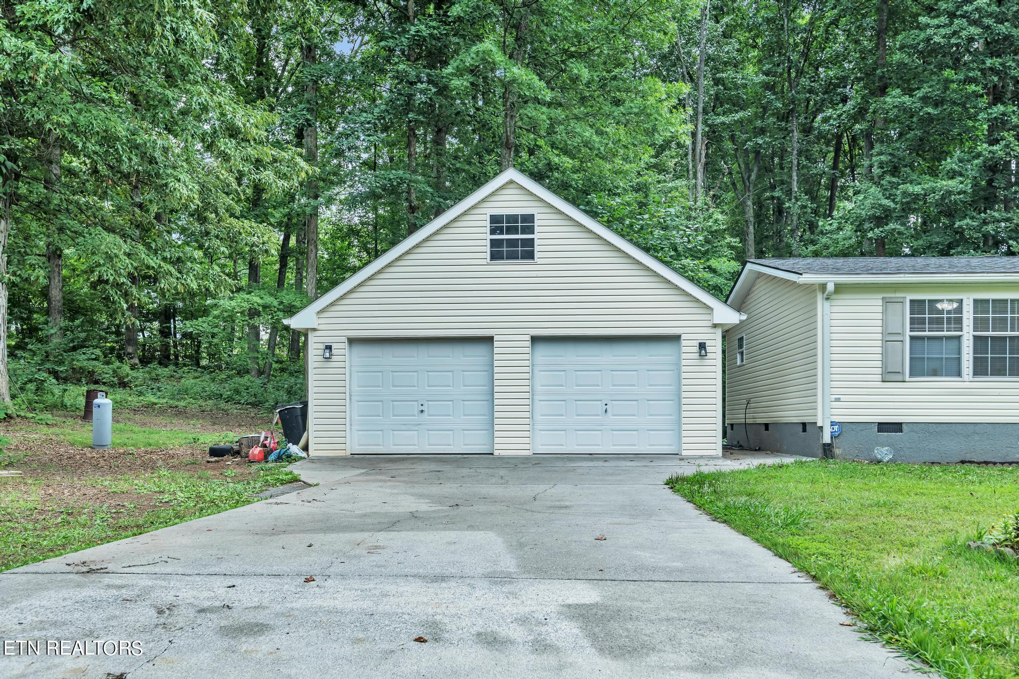 164 Laura Boling Loop Road Strawberry Plains, TN 37871 - Photo 23 of 23 Garage