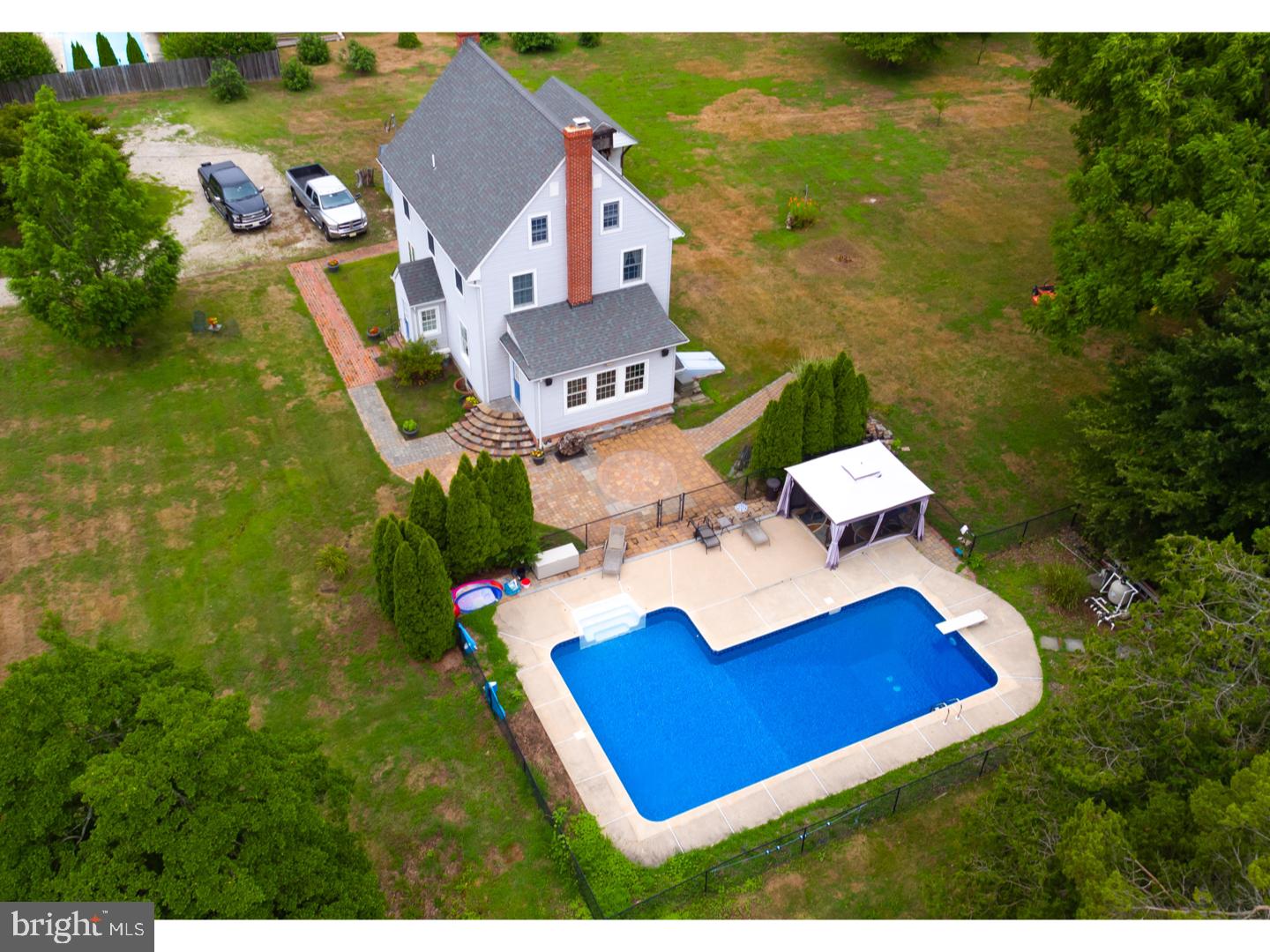 627 Hawks Bridge Road Carneys Point, NJ 08069 - Photo 4 of 30 House with built in-ground pool