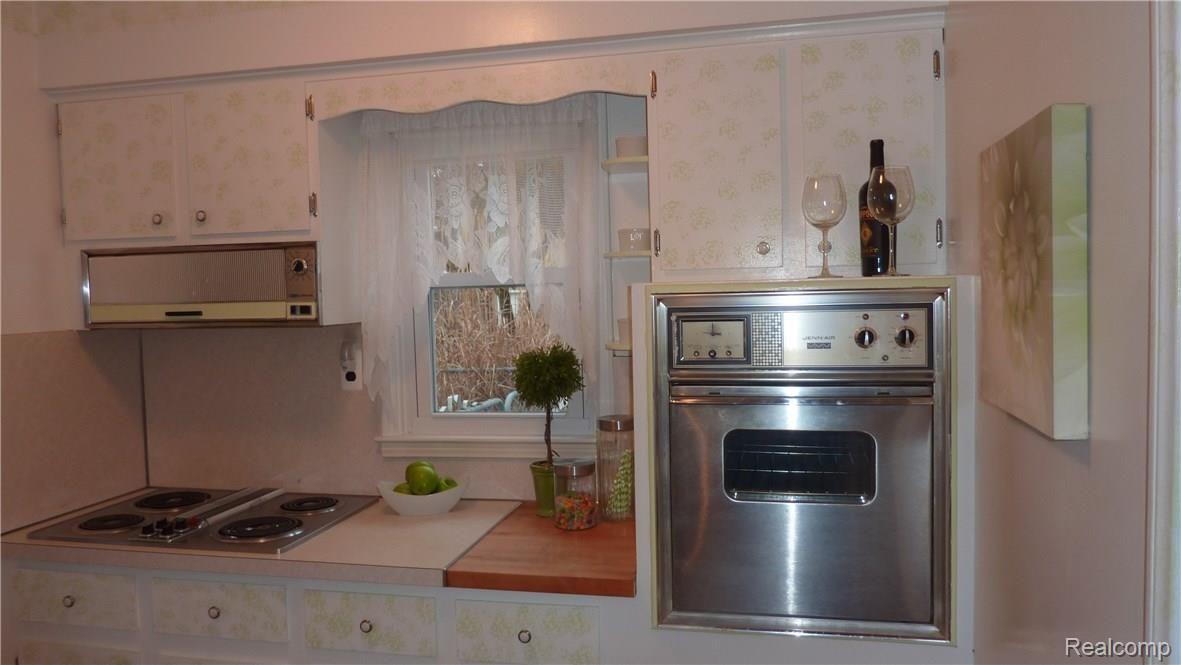 415 Stratford Road Ferndale, MI 48220 - Photo 16 of 30 Kitchen with Built-In Steel Appliances