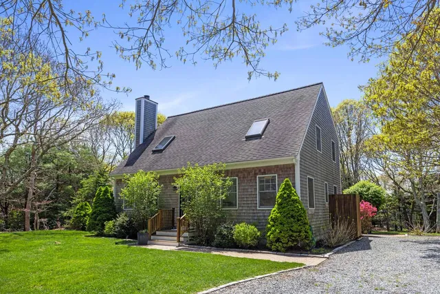 $1,575,000 | 60 Windsor Drive, Edgartown, MA 02539