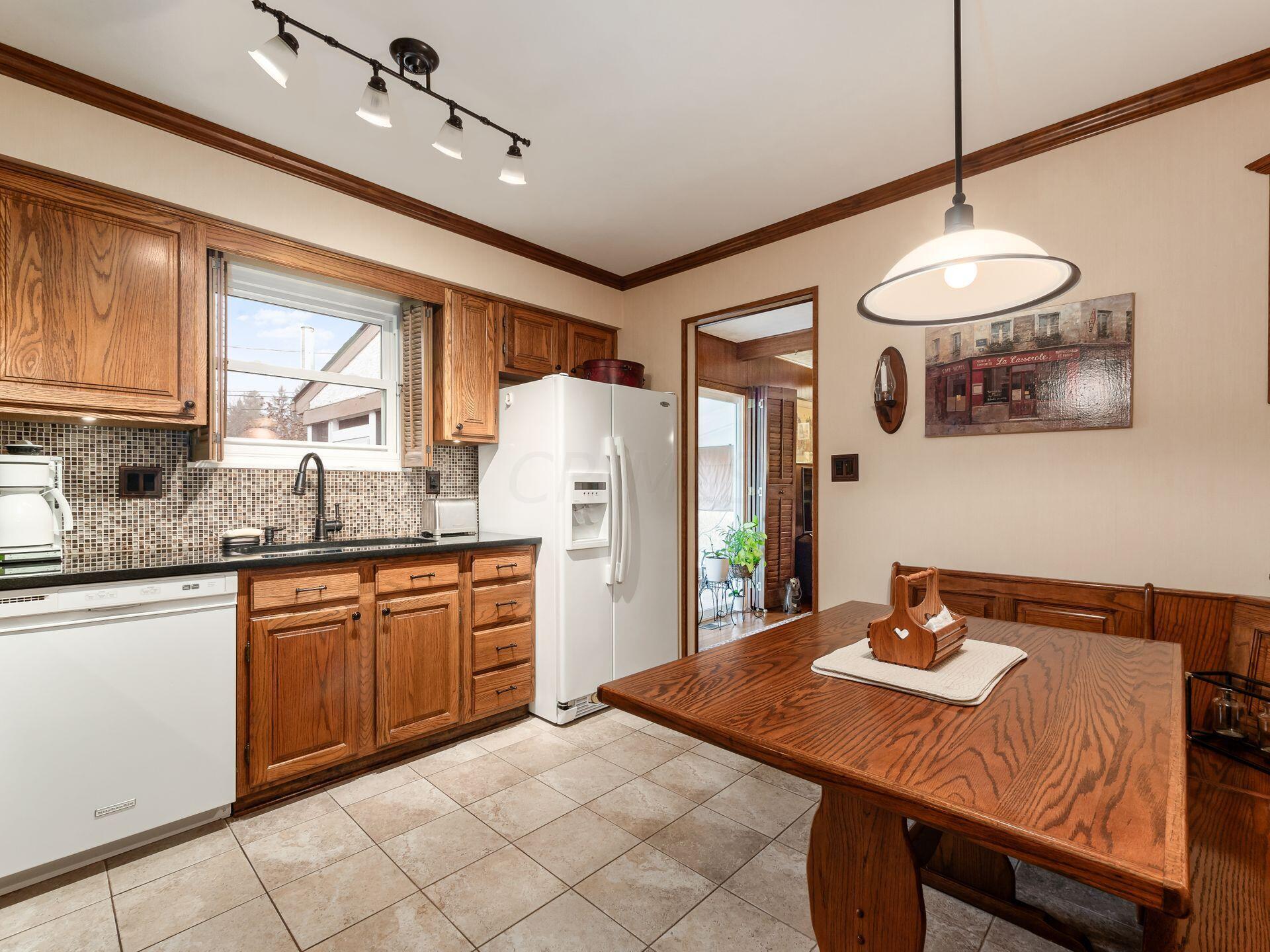 5577 Millington Road Columbus, OH 43235 - Photo 25 of 51 Kitchen - Granite Countertops, Tile Backsplash, Appliances - 11'4" x 10'10"