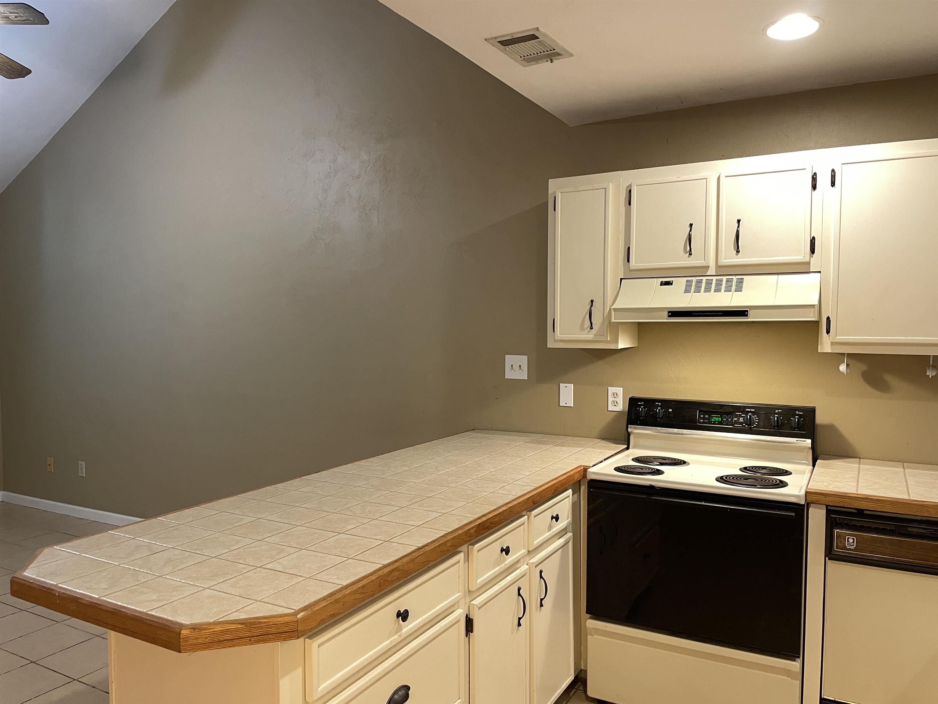 1157 Ocala Road Tallahassee, FL 32304 - Photo 14 of 28 Gallery Image 14