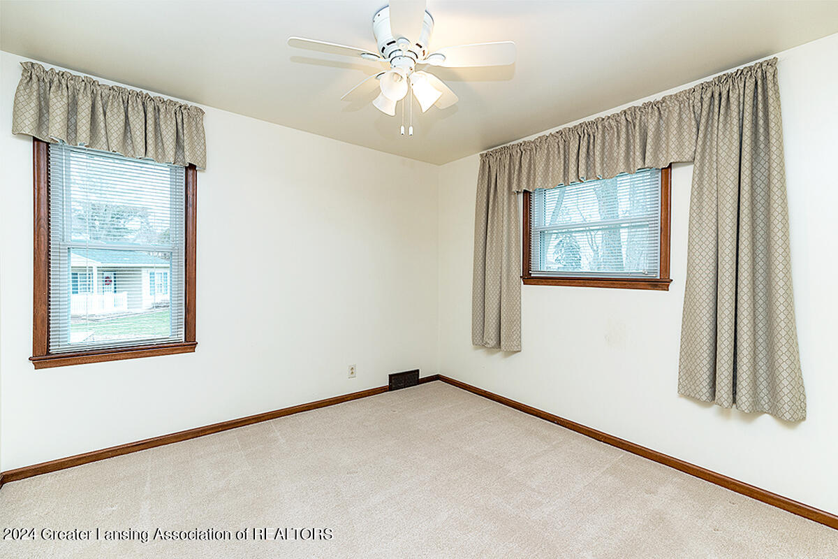 2608 Arlington Road Lansing, MI 48906 - Photo 10 of 28 10 (1)