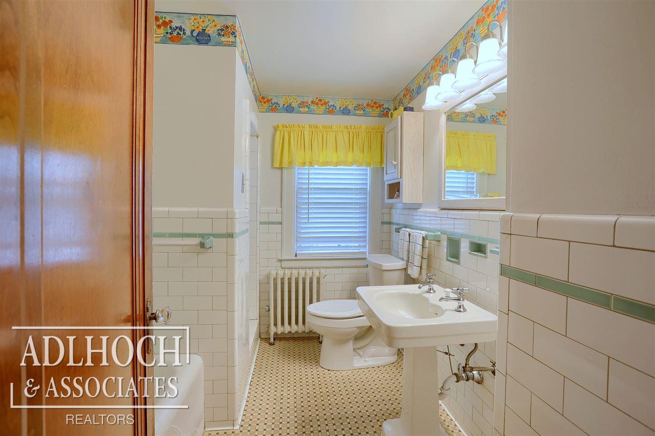 1383 Harvard Road Grosse Pointe, MI 48230 - Photo 20 of 28 50018845-19.JPG