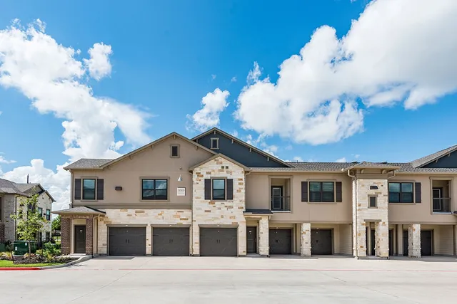 $2,236 | 1930 Kingsley Drive, Unit 13107, Pearland, TX 77584
