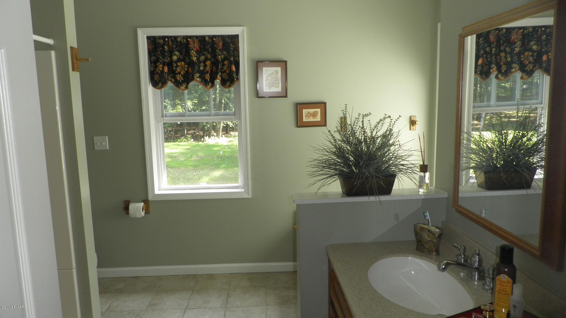 140 Stonehenge Road Milford, PA 18337 - Photo 11 of 33