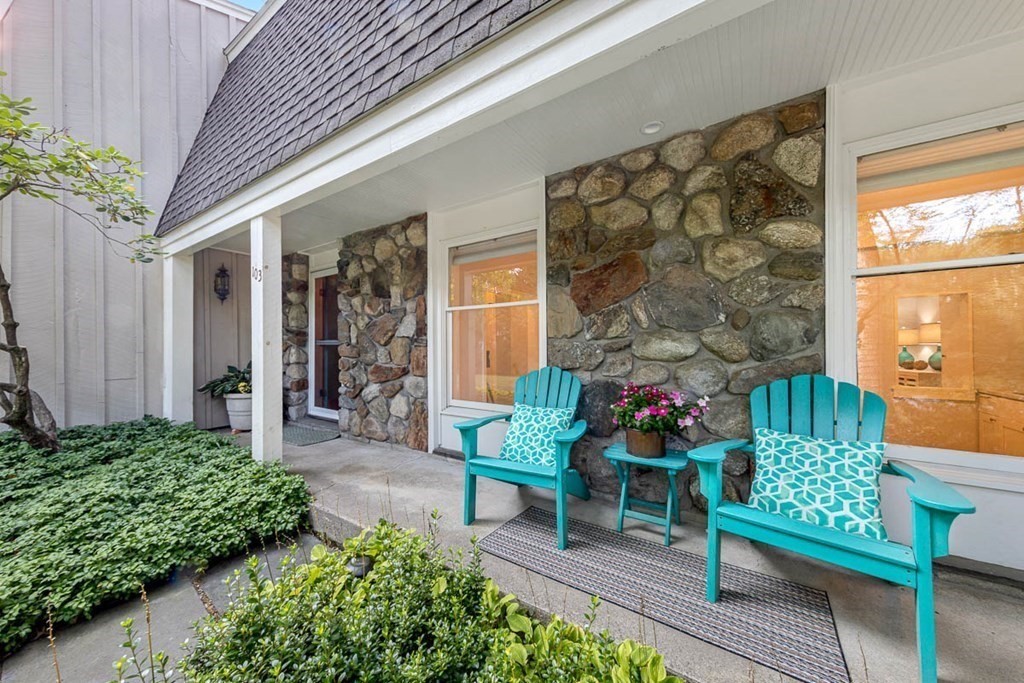 103 Davis Road Bedford, MA 01730 - Photo 3 of 38