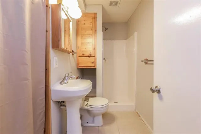 $1,745 | 306 East 17th Street, Kearney, MO 64060