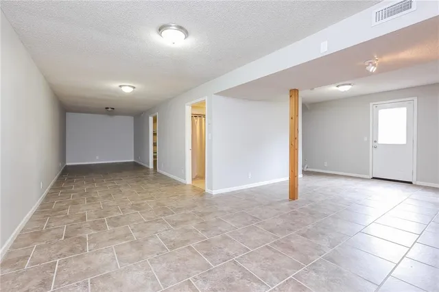 $1,745 | 306 East 17th Street, Kearney, MO 64060