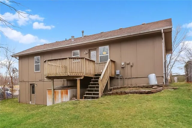 $1,745 | 306 East 17th Street, Kearney, MO 64060