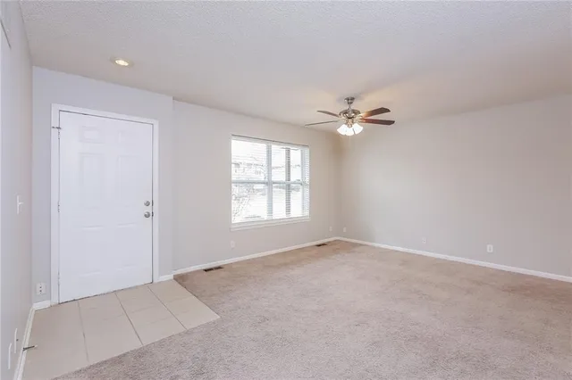 $1,745 | 306 East 17th Street, Kearney, MO 64060