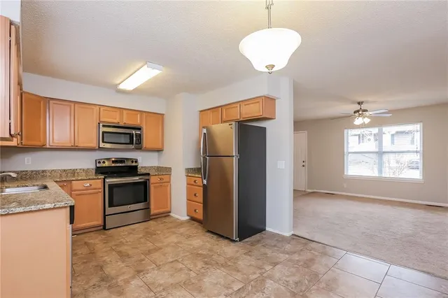 $1,745 | 306 East 17th Street, Kearney, MO 64060