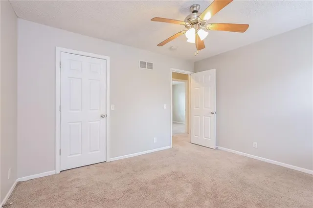 $1,745 | 306 East 17th Street, Kearney, MO 64060