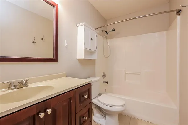 $1,745 | 306 East 17th Street, Kearney, MO 64060