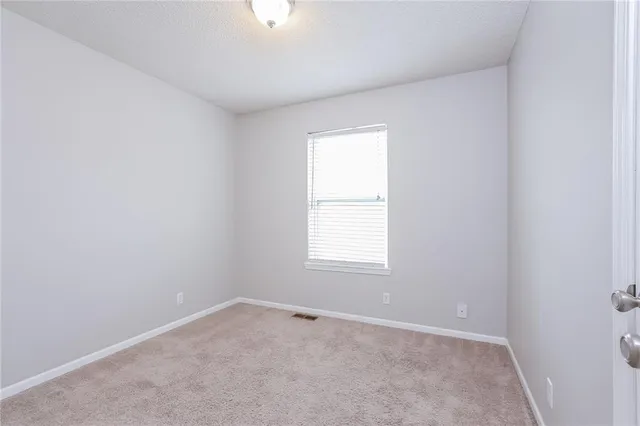 $1,745 | 306 East 17th Street, Kearney, MO 64060