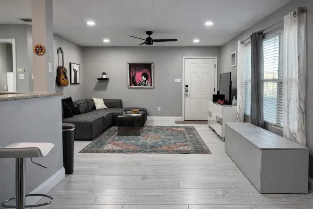 $1,900 | 2450 Ashdale Drive, Unit 210, Austin, TX 78757