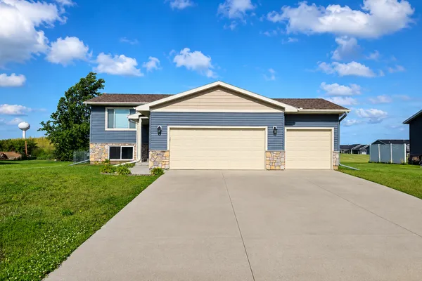 $407,500 | 906 7th Avenue, Wanamingo, MN 55983