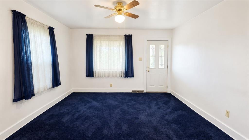 1006 Poe Street Vandergrift, PA 15690 - Photo 4 of 17