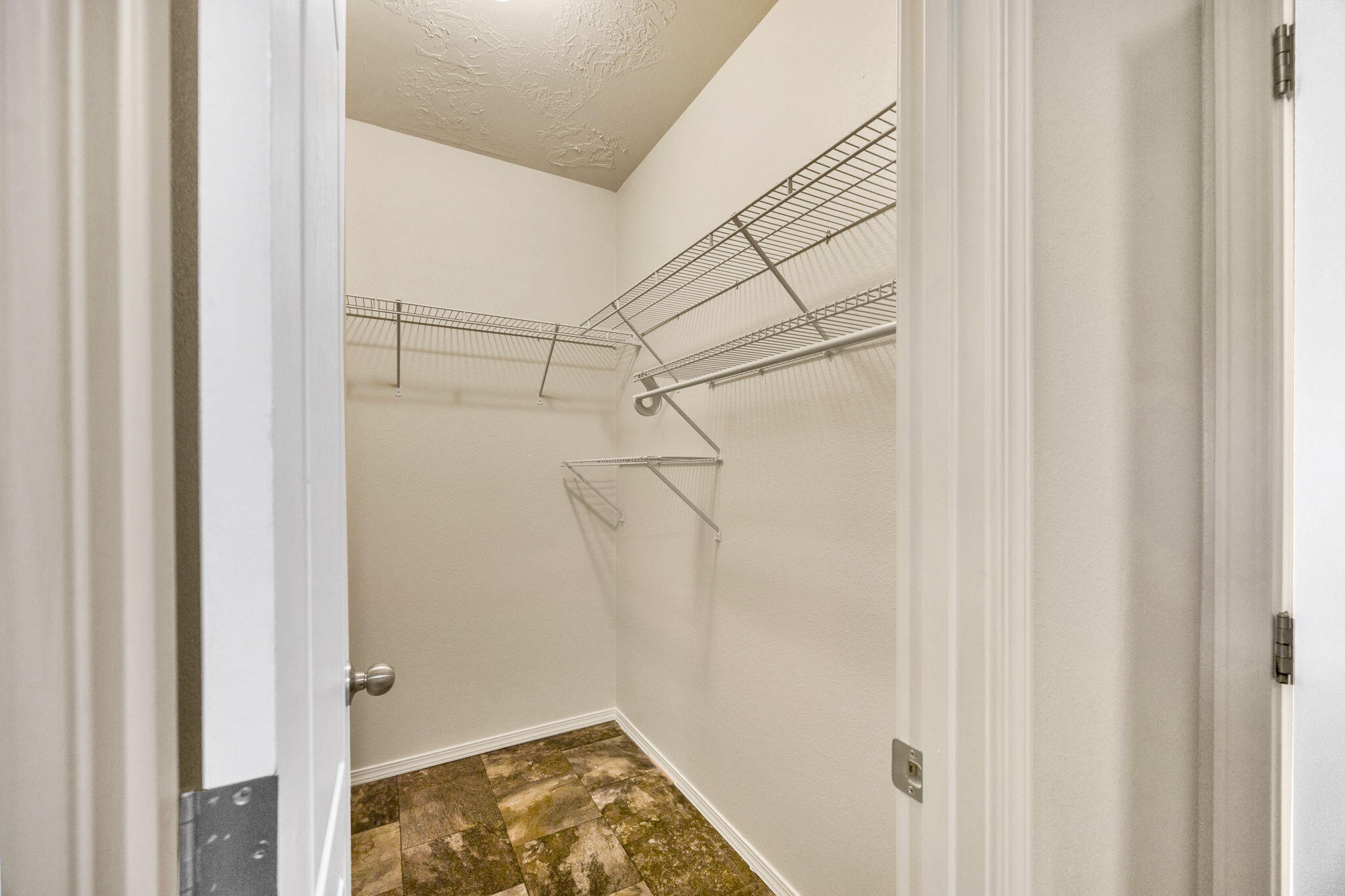 225 Wilson Road Central Point, OR 97502 - Photo 32 of 63 Large walk in closet