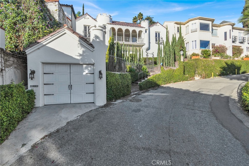 2111 Rockledge Road Los Angeles, CA 90068 - Photo 3 of 75 Gallery Image 3