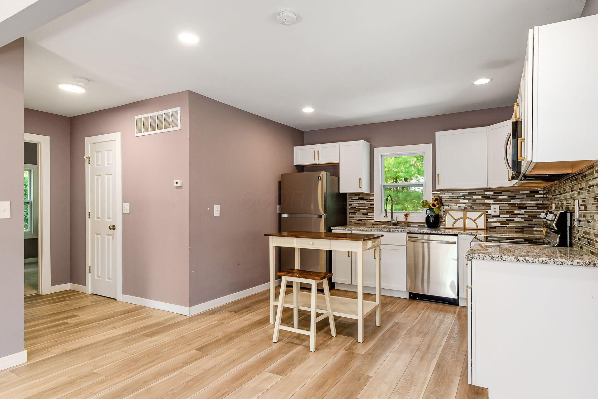 168 London Road Delaware, OH 43015 - Photo 4 of 43 017_5a7795a6_K 168 London 067