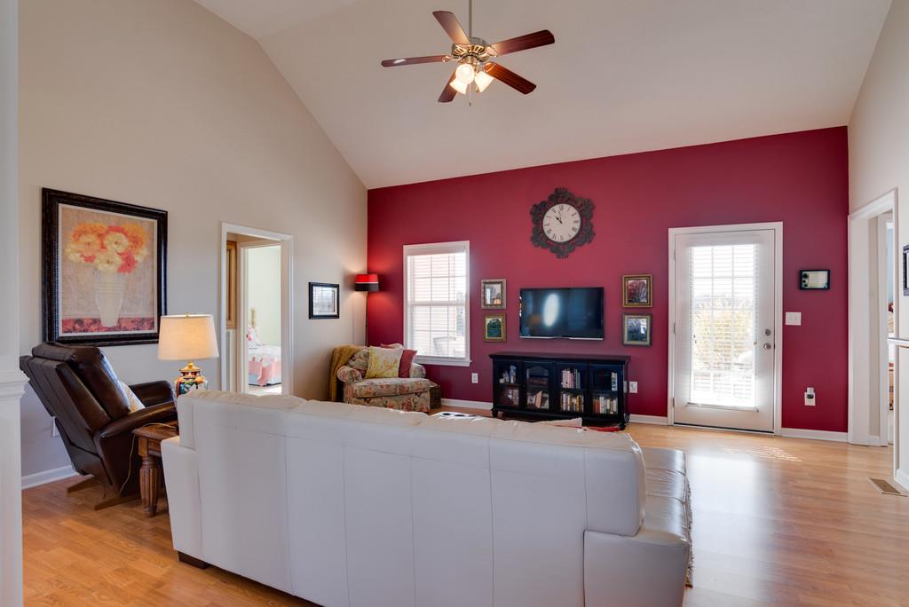 4498 Dean Road Chapel Hill, TN 37034 - Photo 4 of 30 Living room features vaulted ceiling & gorgeous laminate floors.