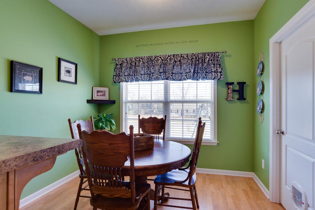4498 Dean Road Chapel Hill, TN 37034 - Photo 7 of 30 Eating area