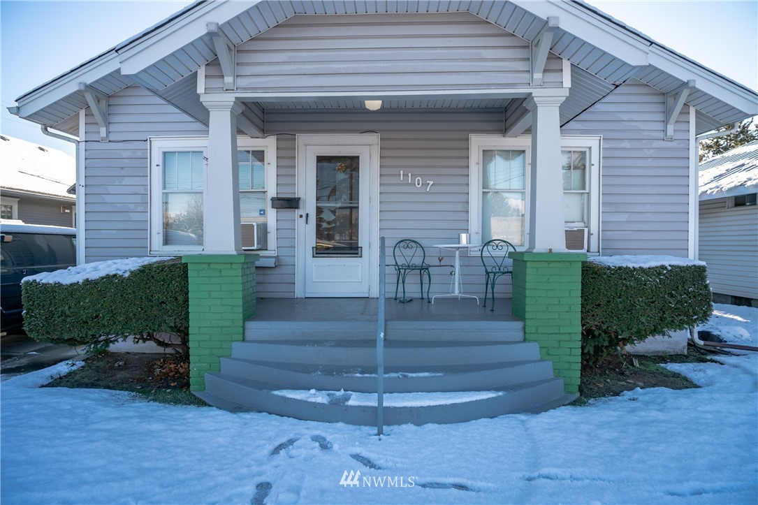 1107 Washington Street Wenatchee, WA 98801 - Photo 2 of 38