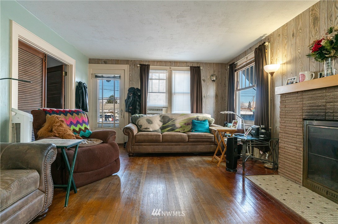 1107 Washington Street Wenatchee, WA 98801 - Photo 3 of 38