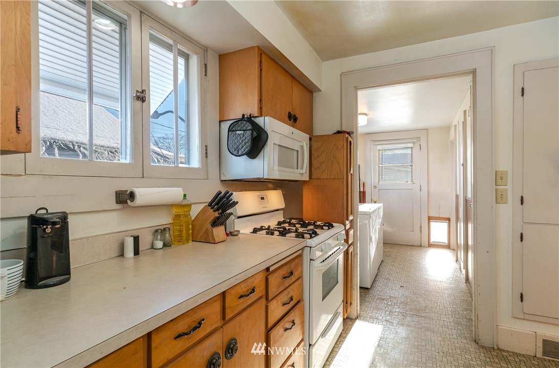 1107 Washington Street Wenatchee, WA 98801 - Photo 9 of 38