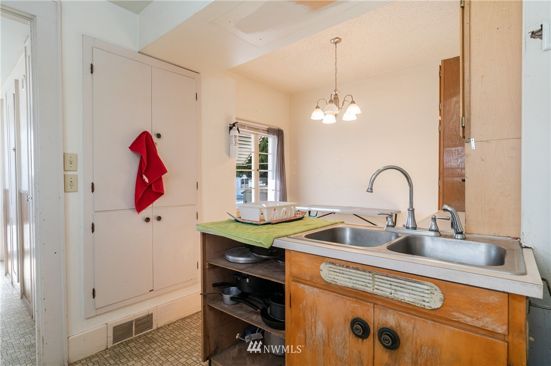 1107 Washington Street Wenatchee, WA 98801 - Photo 10 of 38