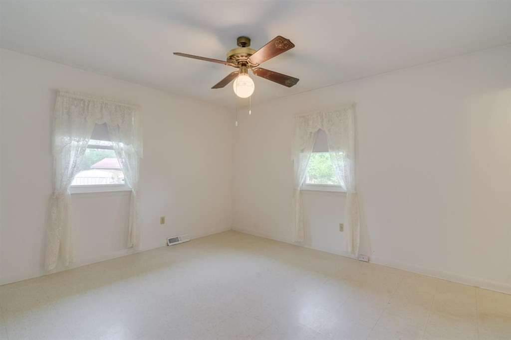 280 Marcia Street Williston, SC 29853 - Photo 23 of 33