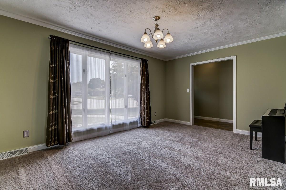79 Roundtable Road Springfield, IL 62704 - Photo 2 of 43