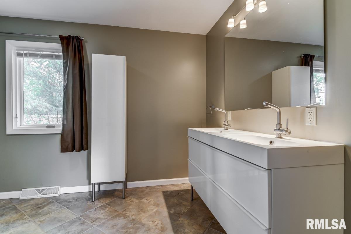 79 Roundtable Road Springfield, IL 62704 - Photo 23 of 43