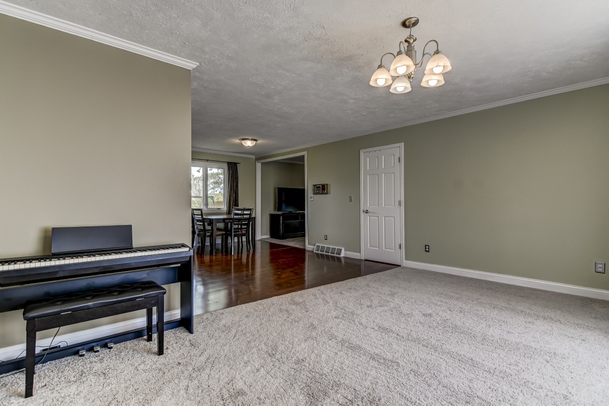 79 Roundtable Road Springfield, IL 62704 - Photo 3 of 43