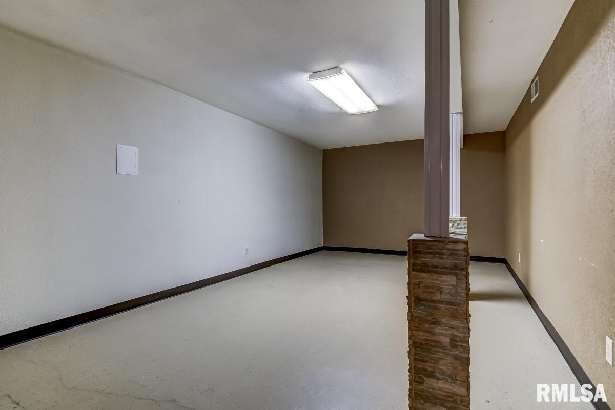 79 Roundtable Road Springfield, IL 62704 - Photo 32 of 43